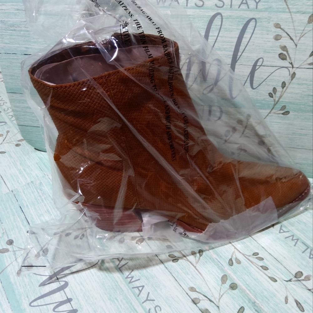Dolce Vita Asha Ankle Boots Size 9.5